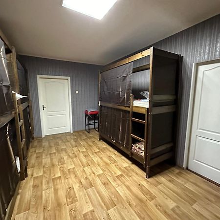 Ararat-Poznyaki Hostel Kyjev Exteriér fotografie